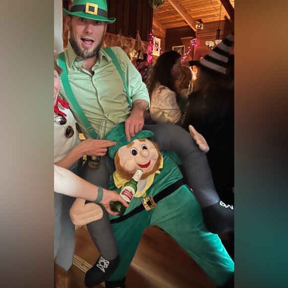 👻 Leprechaun Piggyback Costume - Picture 3 of 10